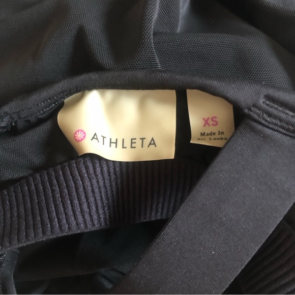 ❤️Athleta Be Bold Black Workout Tank Top Criss Cross Mesh Back Pocket XS - Picture 6 of 7